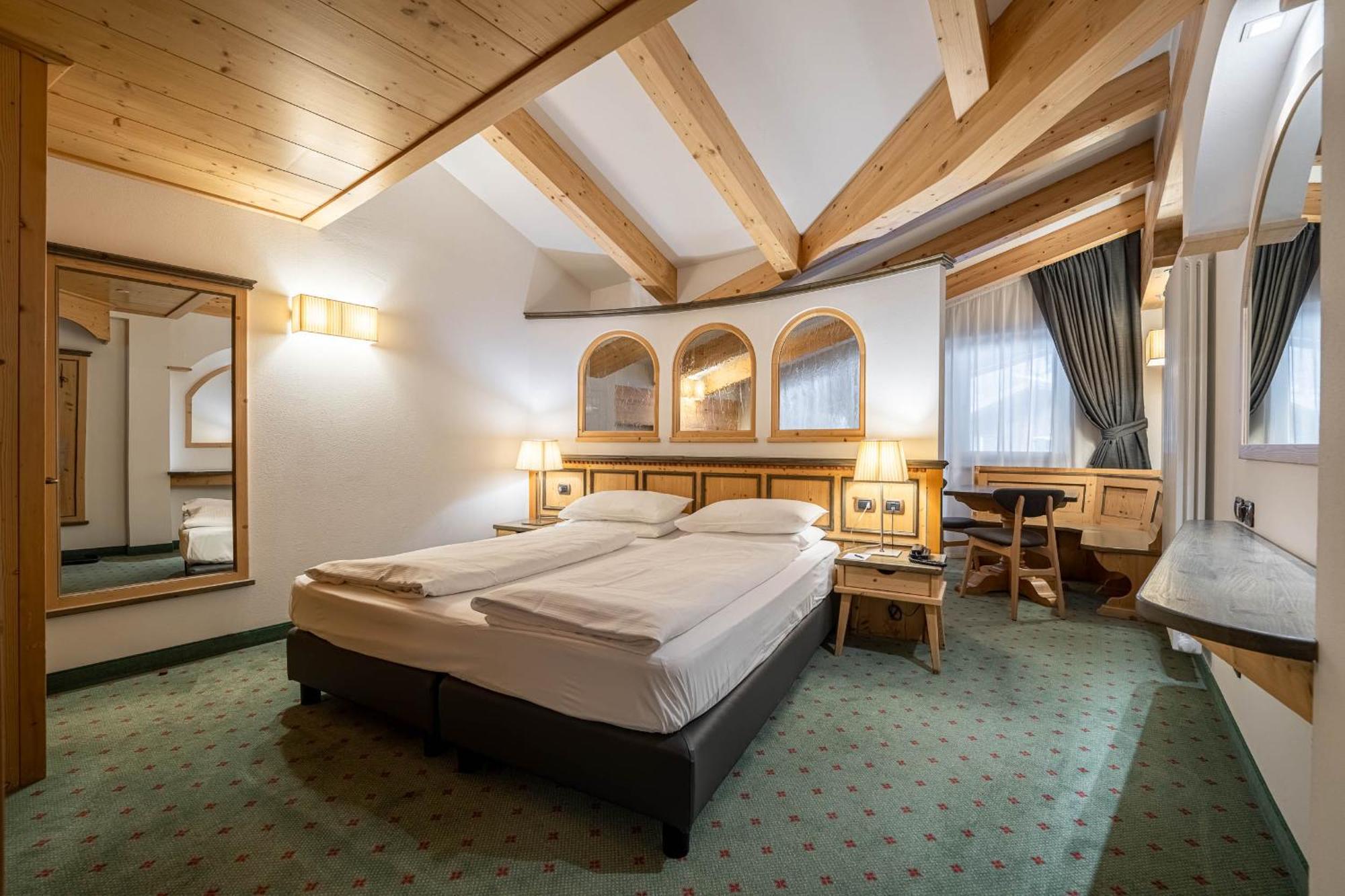 Croce Bianca Leisure & Spa Hotel Canazei Exterior photo